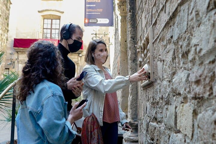 Private Tour Mysterious route with Escape Room through the Gothic Quarter