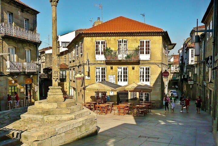 Pontevedra Self-Guided City Walking Tour & Scavenger Hunt