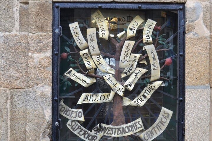 Santiago Self-Guided City Walking Tour & Scavenger Hunt