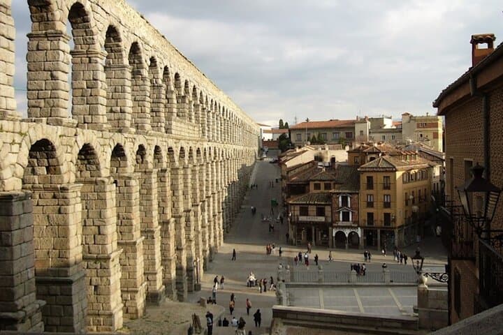 Private Minivan Tour of El Escorial Monastery and Segovia