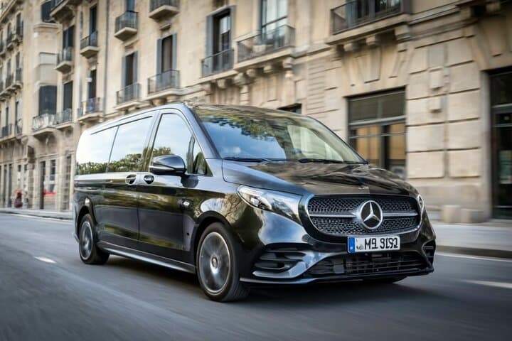 Private Transfer in the City of Barcelona up to 8 Passengers