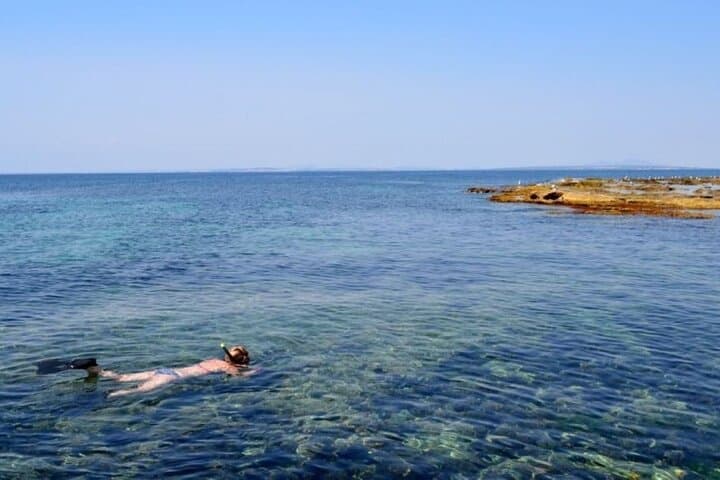 Alicante: Calas & Beaches Snorkeling with E - Bikes