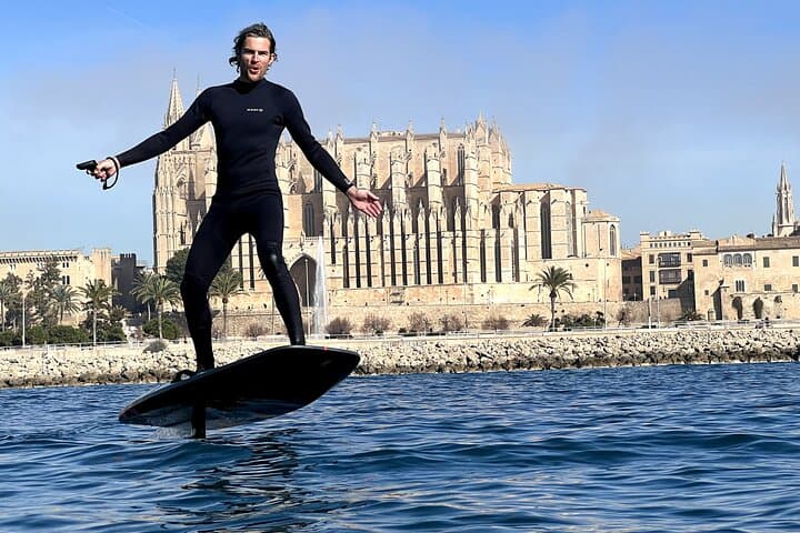 E-Foil Academy Mallorca | Learn to fly over the sea!