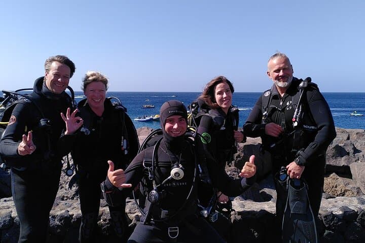 Divers geared up