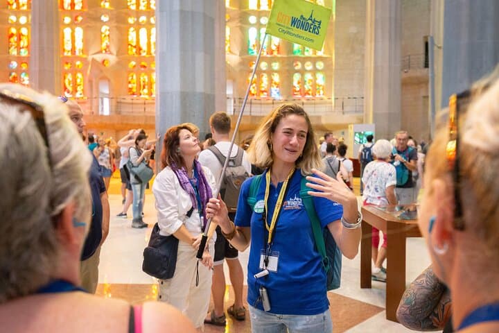 Barcelona: Sagrada Familia Guided Tour with Fast Track Access