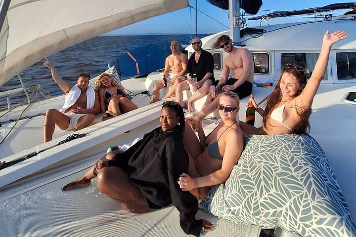 Nomad Sailing Trips - Say hi!