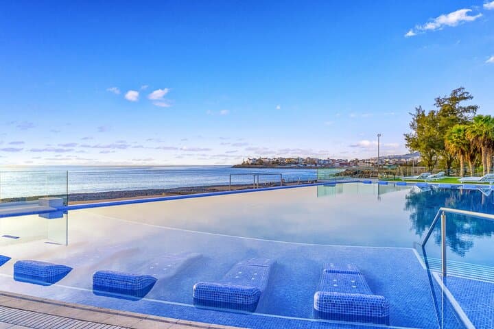 Infinity pool