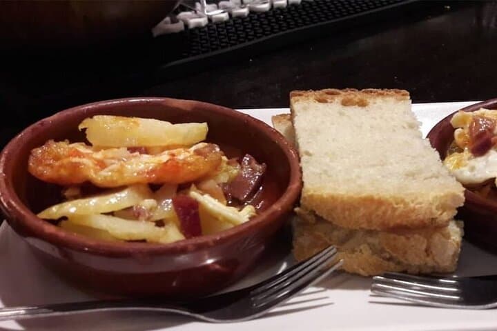 Tapas tasting with drinks at Santiago Old Town