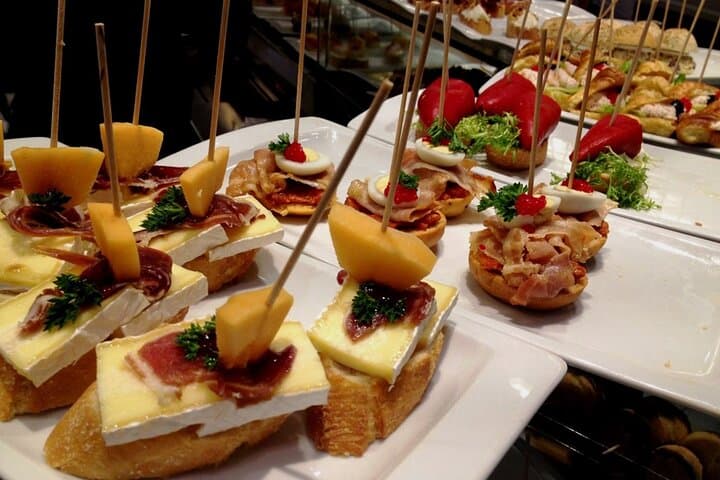 Tapas tasting with drinks at Santiago Old Town