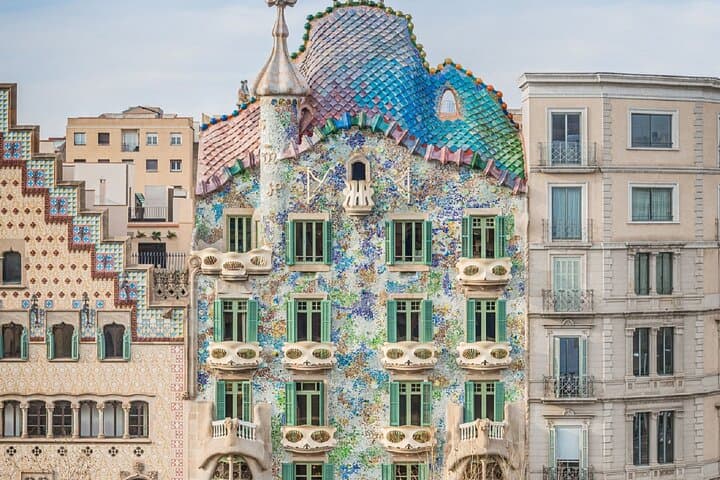 Casa Batllo Fast Track Tour with Optional White Rabbit Museum