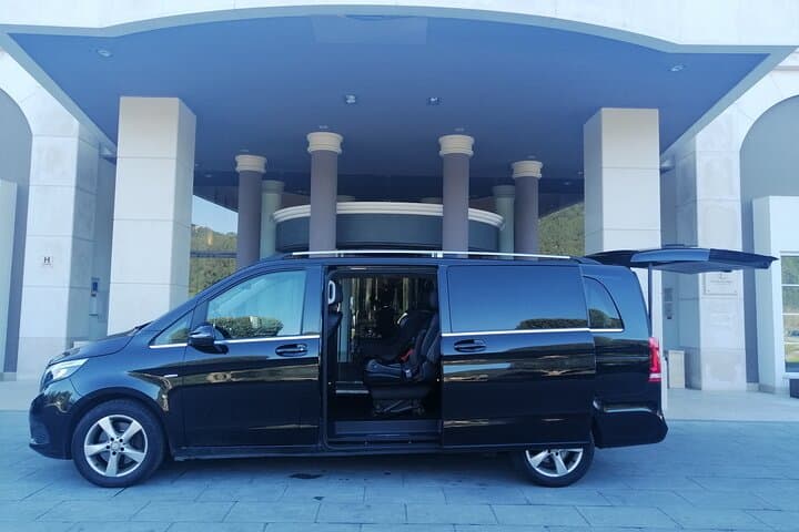 Transfer to Lisbon from Madrid with stop in Évora (1hour)