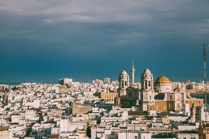 Cadiz Must-see Attractions Walking Tour With A guide