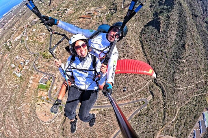 SILVER 1000m paragliding tandem flight above South Tenerife