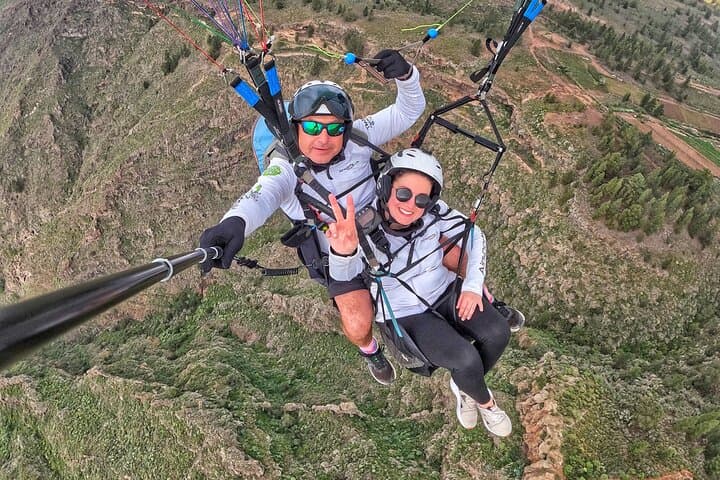SILVER 1000m paragliding tandem flight above South Tenerife