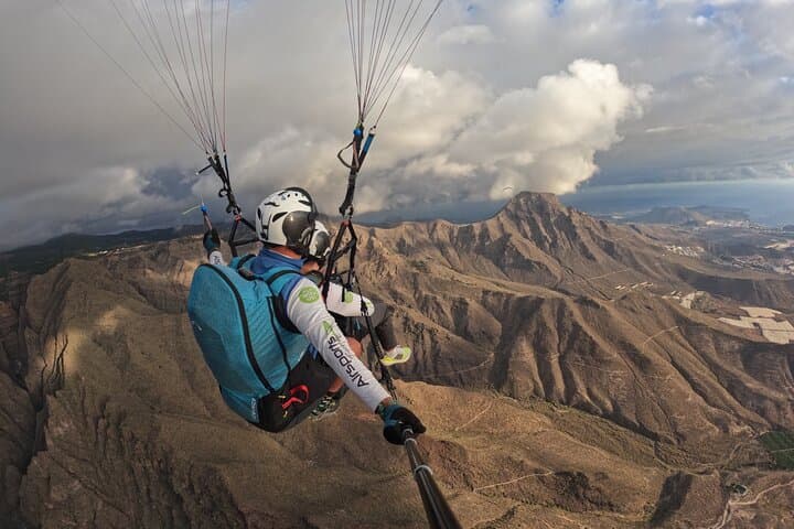 SILVER 1000m paragliding tandem flight above South Tenerife