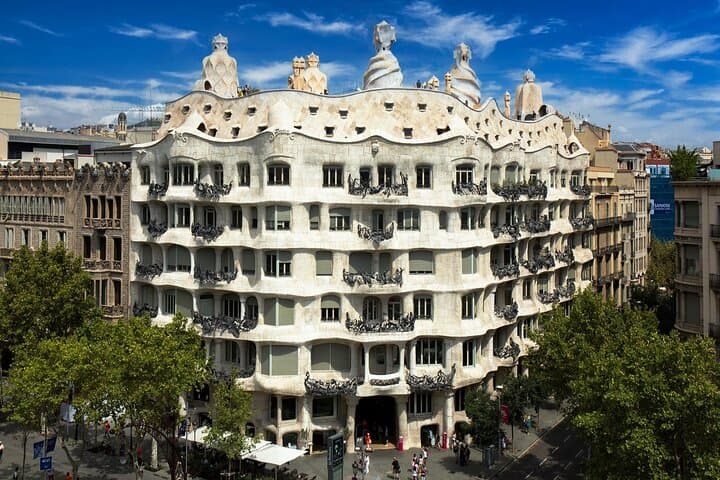 Gaudi Guided Tour: Casa Batllo, La Pedrera & Casa Vicens