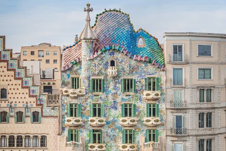 Gaudi Guided Tour: Casa Batllo, La Pedrera & Casa Vicens