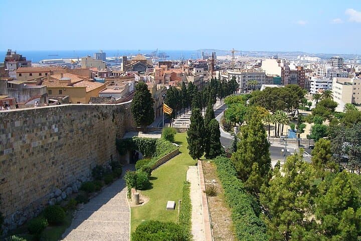 Tarragona Scavenger Hunt & Highlights Self-Guided Walking Tour