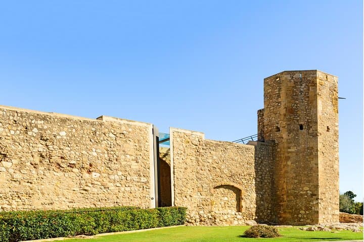 Tarragona Scavenger Hunt & Highlights Self-Guided Walking Tour