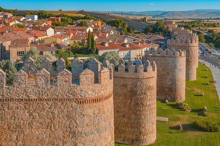 Madrid to Porto up to 3 stops: Avila, Salamanca and Aveiro