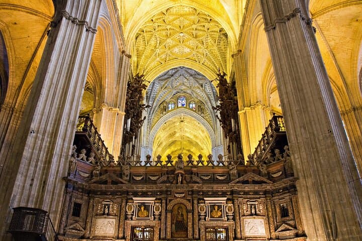 Sevilla: Guided tour to Cathedral and Giralda