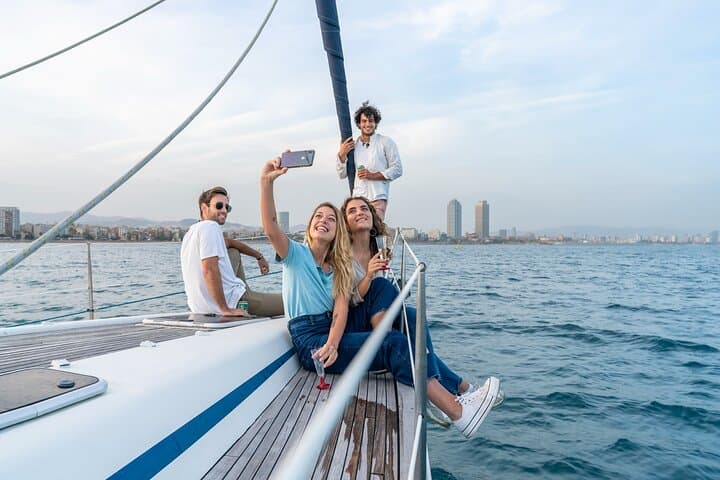 Barcelona : Private sailing cruise with open bar and pica pica