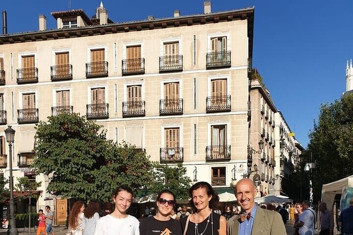 Madrid Must See Attractions Walking Tour with Guide