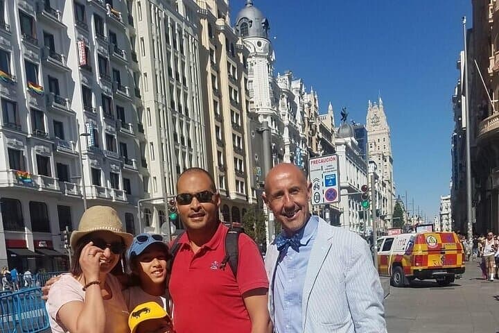 Madrid Must See Attractions Walking Tour with Guide