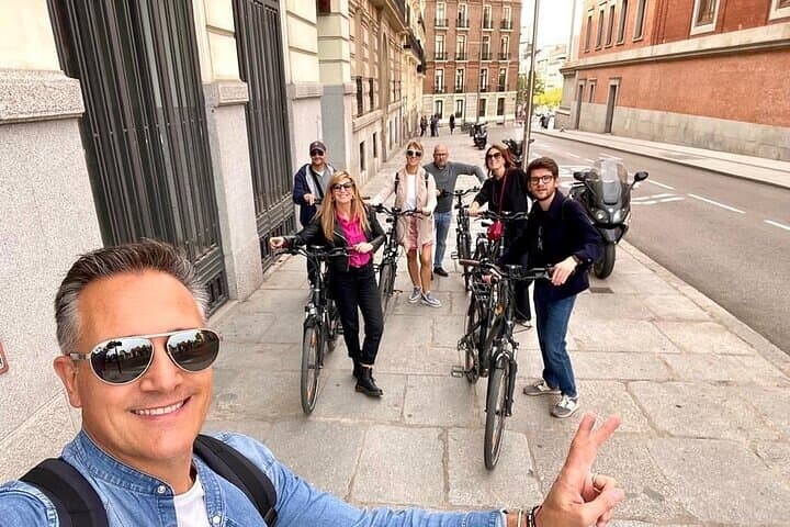 Madrid Must See Attractions Walking Tour with Guide