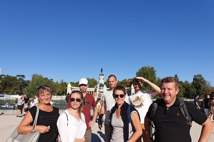 Madrid Must See Attractions Walking Tour with Guide