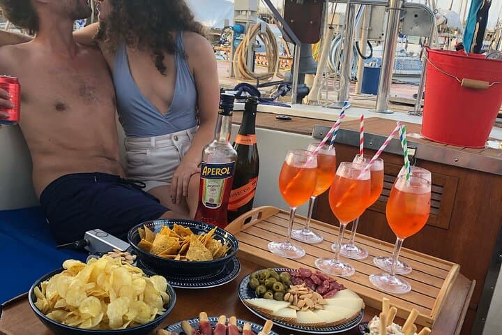 Boat Tour with Drink and Picoteo, Barcelona
