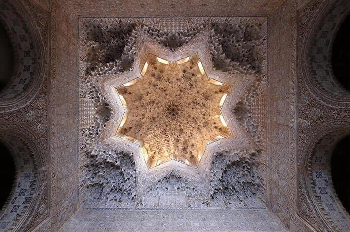 Luxury Private Alhambra and Generalife Tour from Malaga