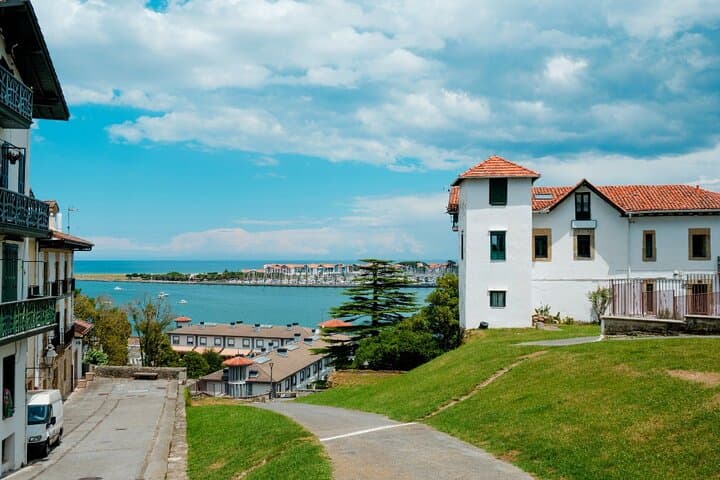 Saint-Jean-de-Luz and Hondarribia Private Tour from San Sebastian