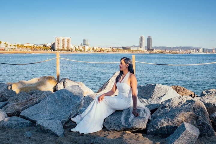 Barcelona: Professional Photoshoot by the Beach