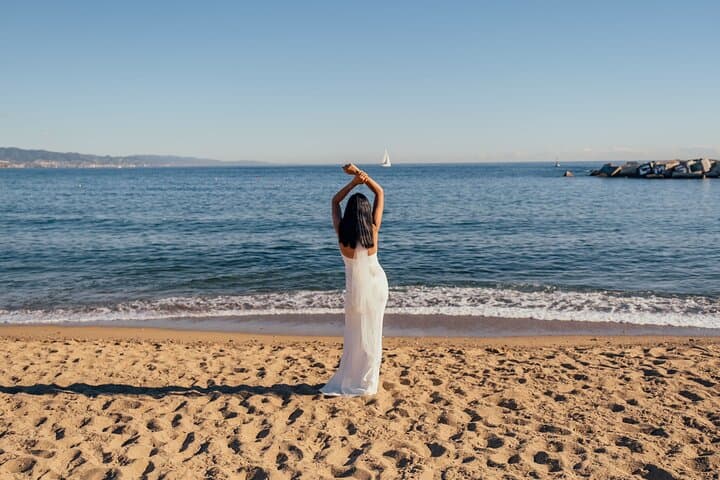 Barcelona: Professional Photoshoot by the Beach