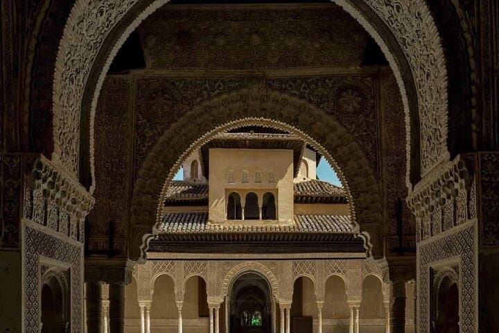 Private tour of the Granada Alhambra (tickets included)
