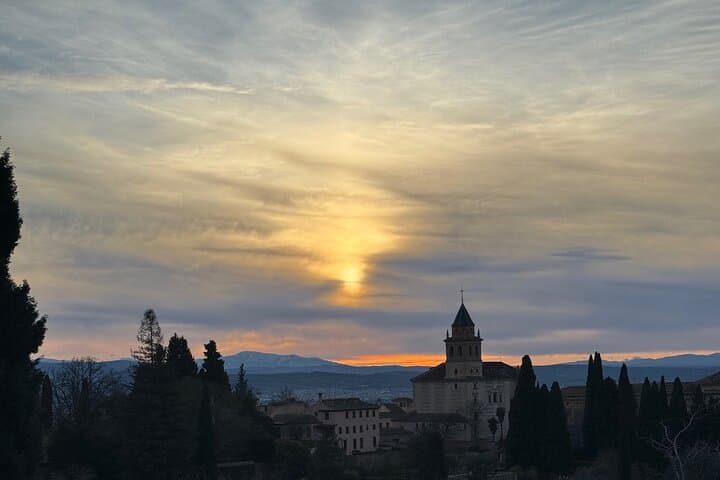 Private tour of the Granada Alhambra (tickets included)