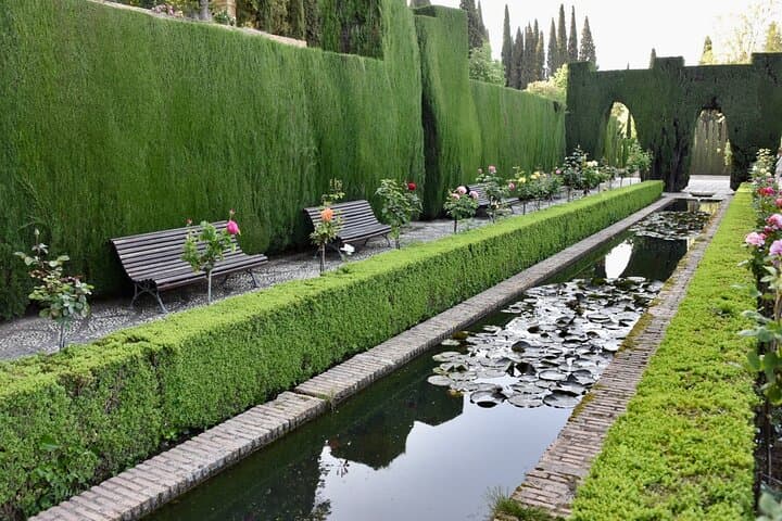 Luxury Private Alhambra and Generalife Tour from Malaga
