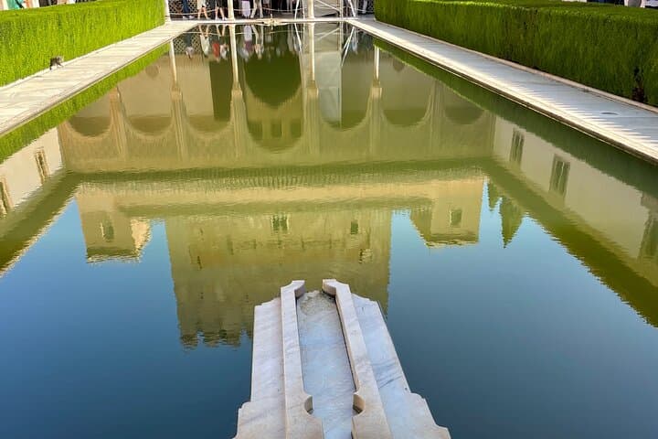 Luxury Private Alhambra and Generalife Tour from Malaga