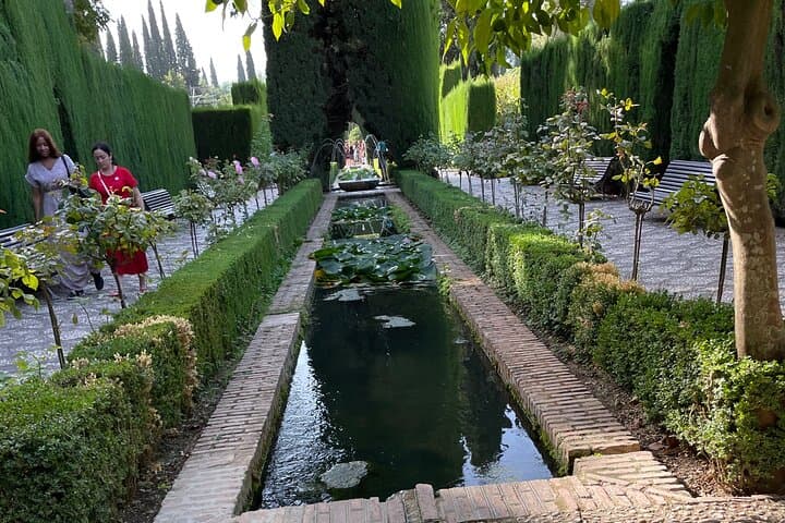 Luxury Private Alhambra and Generalife Tour from Malaga