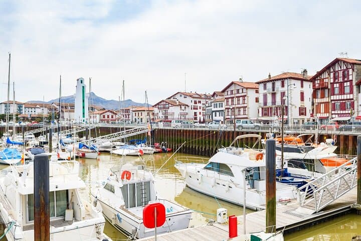 Saint-Jean-de-Luz and Hondarribia Private Tour from San Sebastian