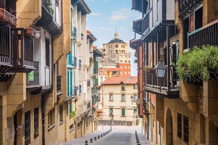 Saint-Jean-de-Luz and Hondarribia Private Tour from San Sebastian