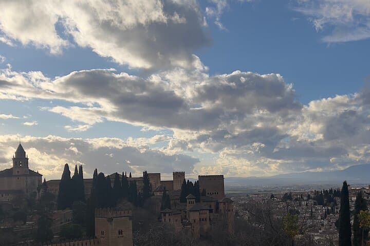 Visit of the Alhambra from the new Generalife Gardens