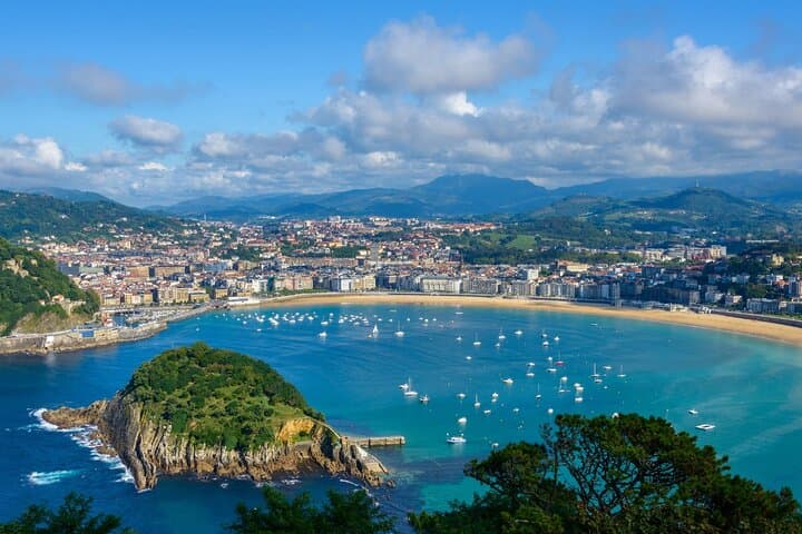 Private Premium Tour of San Sebastian and Chillida Leku Museum