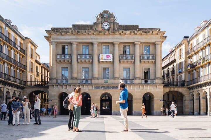 San Sebastian walking tour with pintxo and drink option