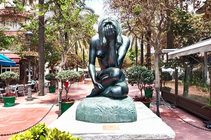Mavi statue