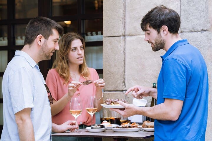 Pintxo tour and D.O wines in San Sebastian