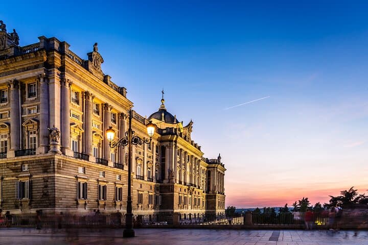 Madrid: Royal Palace Semi-private tour