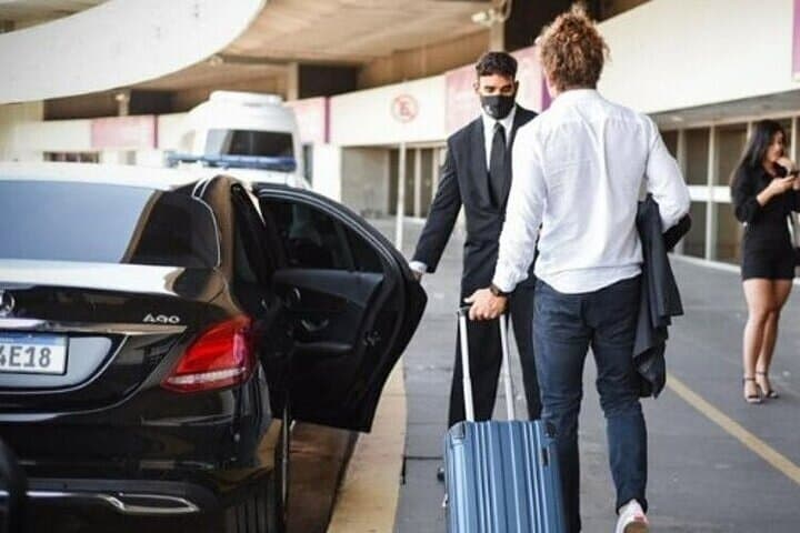 Private One-way Airport Transfer Barcelona Airport to Barcelona