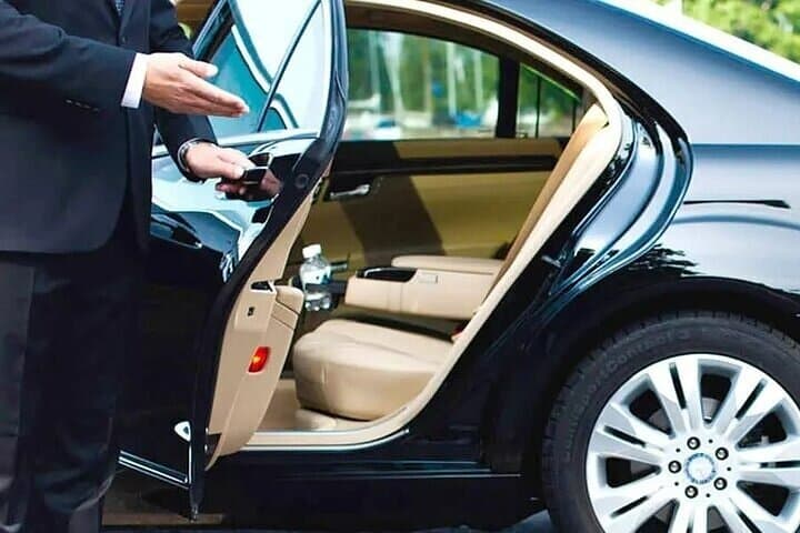 Private One-way Airport Transfer Barcelona Airport to Barcelona